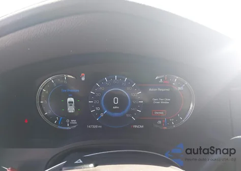 2016 Cadillac Escalade Luxury Collection z USA, uszkodzony, nr VIN 1GYS4BKJ3GR194814